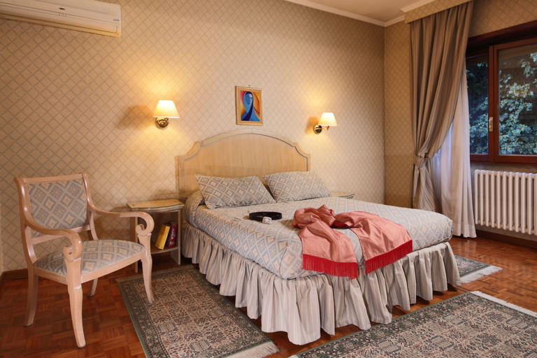 Bedroom 2, Aurelia Vatican Home, Rome