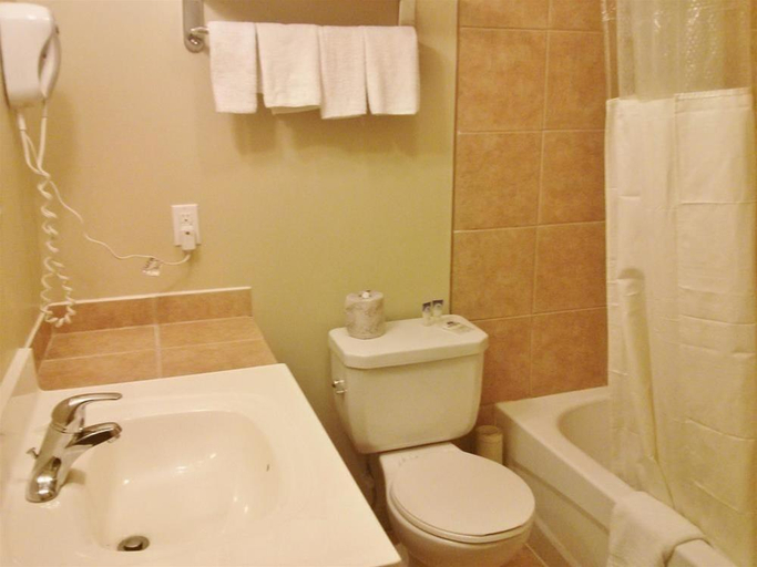 Bathroom 4, Knights Inn Port Colborne, Niagara