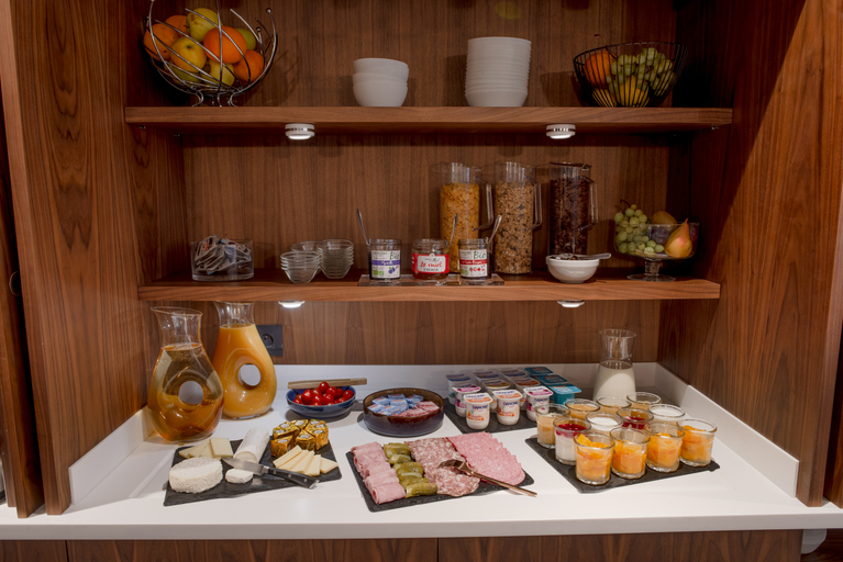 Food & Drinks 5, Bristol Hotel, Vaucluse