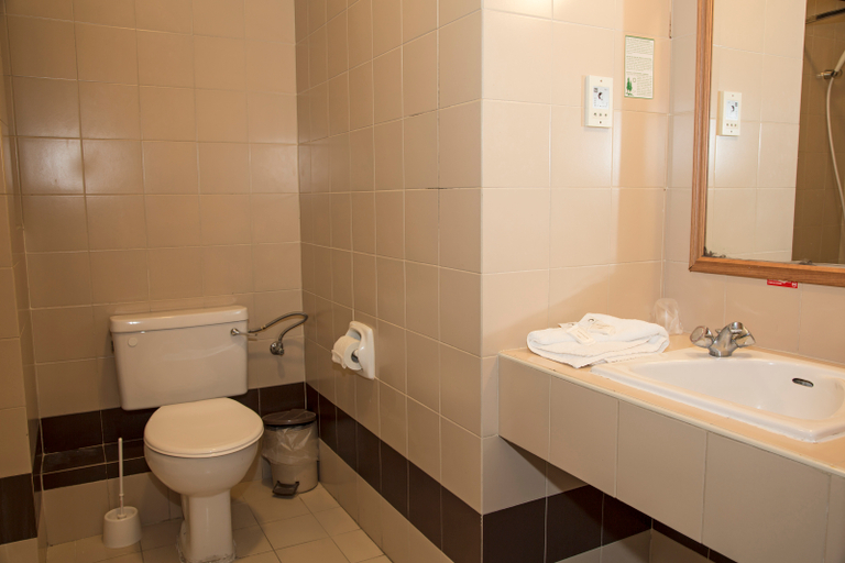 Bathroom, The St George Park Hotel, St Julian's