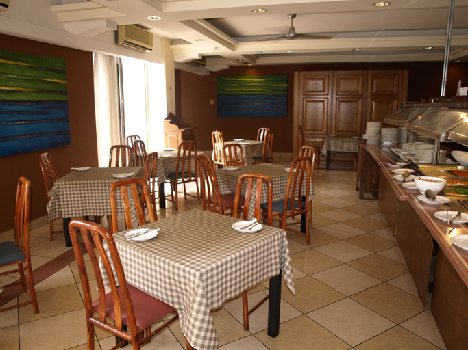 Food & Drinks 5, The St George Park Hotel, St Julian's