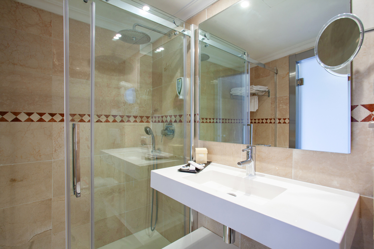 Bathroom 5, Grupotel Aguait Resort and Spa. Adults Only, Baleares