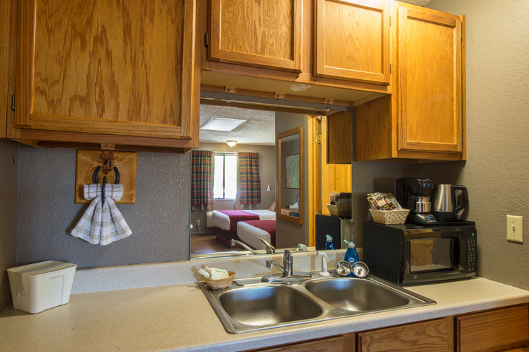 Bedroom 3, Rustic Inn, Grand