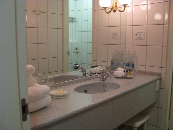 Bathroom, Hotel Eberwein, Swakopmund