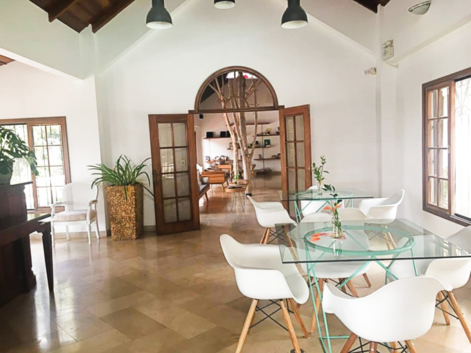 Public Area 3, Nazu House Hotel, Guayaquil
