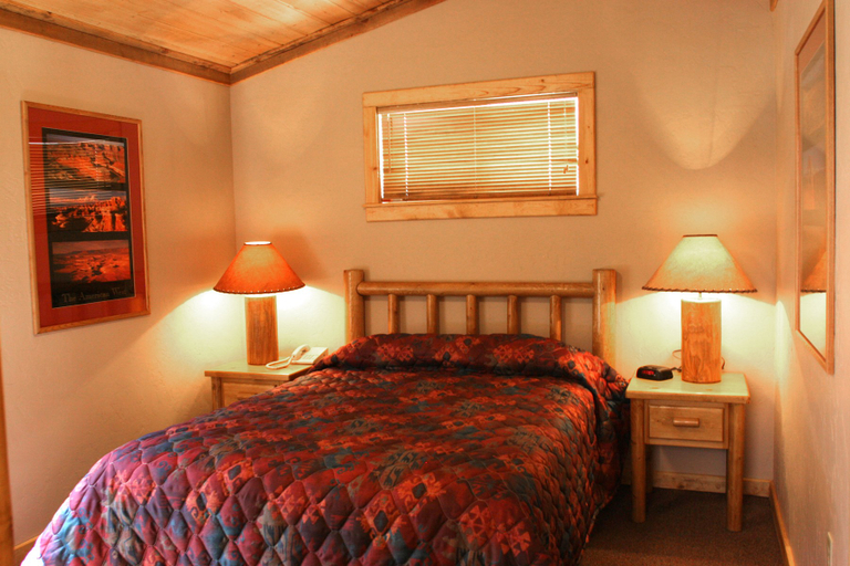 Bedroom 3, Red Cliffs Lodge, Grand