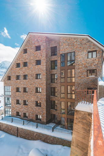 Exterior & Views 14