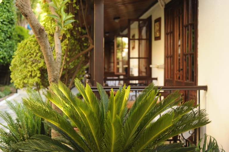 Exterior & Views