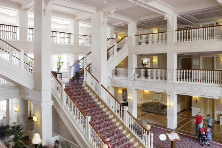 Public Area 4, Disneyland Hotel + Tickets, Seine-et-Marne