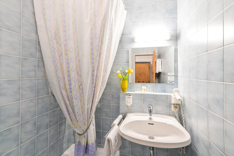 Bathroom, Novum Alpenhotel Bayerischer Hof, Traunstein