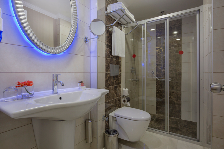 Bathroom 5, Alaiye Kleopatra, Alanya