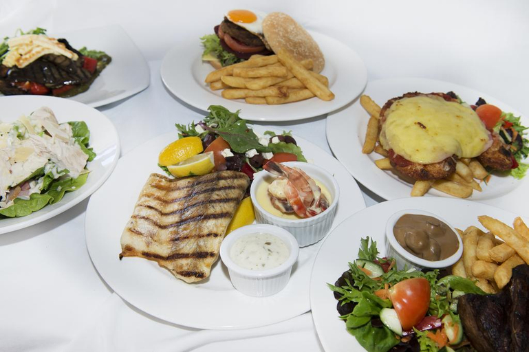 Food & Drinks 5, The Diplomat Motel, Alice Springs- Stuart