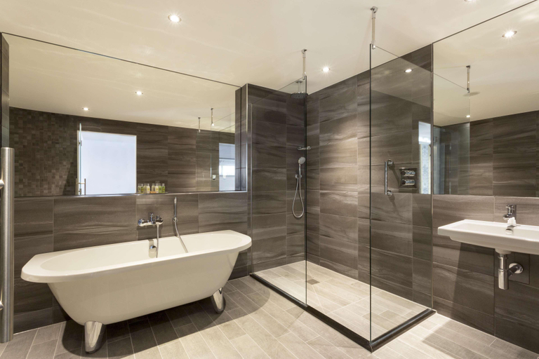 Bathroom 4, DoubleTree by Hilton Edinburgh - Queensferry Cross, Fife