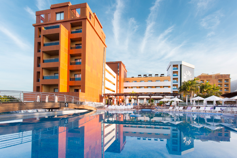 Exterior & Views 24