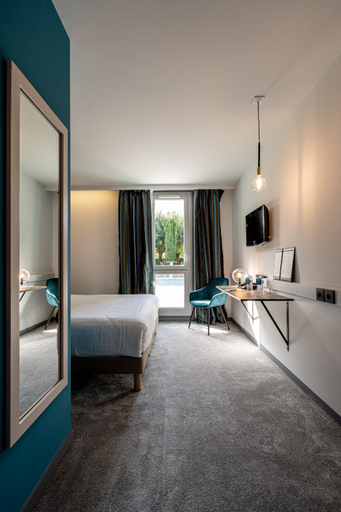 Bedroom 3, PoMo Hotel & Restaurant, Isère