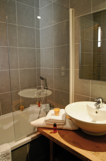 Bathroom, Lagrange Vacances Le Roc Belle Face, Savoie