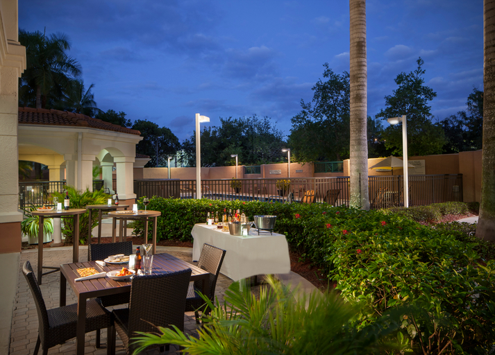 Food & Drinks 5, Courtyard Fort Lauderdale Weston, Broward