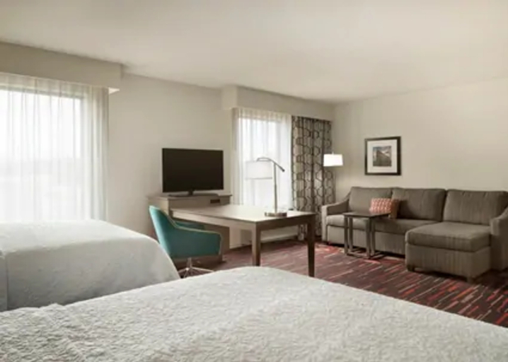 Bedroom 3, Hampton Inn & Suites St. Louis/Alton, Madison