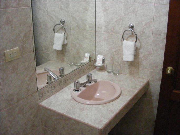 Bathroom, Ferre De Ville, Lima