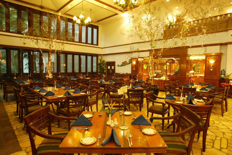 Food & Drinks 5, Mines Beach Resort, Seri Kembangan