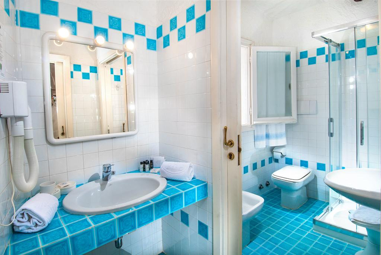 Bathroom, Punta Est, Olbia-Tempio