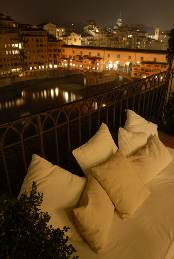 Exterior & Views 2, Degli Orafi, Florence