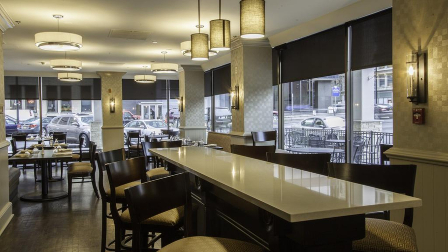 Food & Drinks 5, Wyndham Rochester Downtown, Monroe