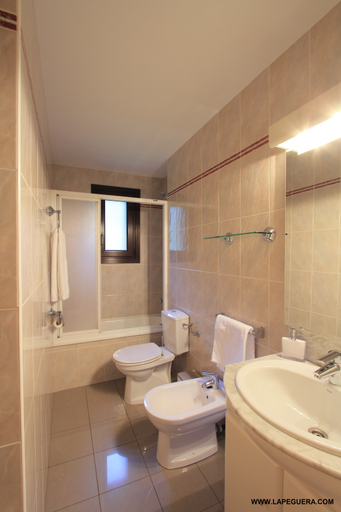 Bathroom, Apartaments La Peguera, Lleida