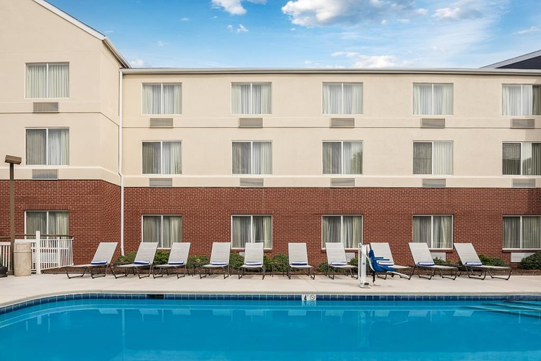 Sport & Beauty 5, Fairfield Inn Charlotte Northlake, Mecklenburg