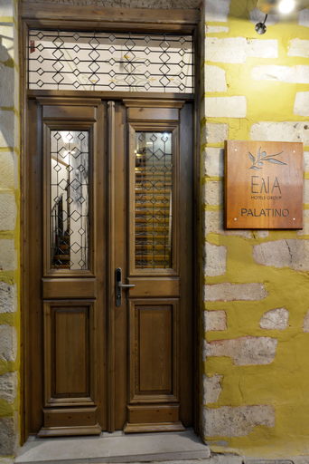 Others 5, Elia Palatino, Crete
