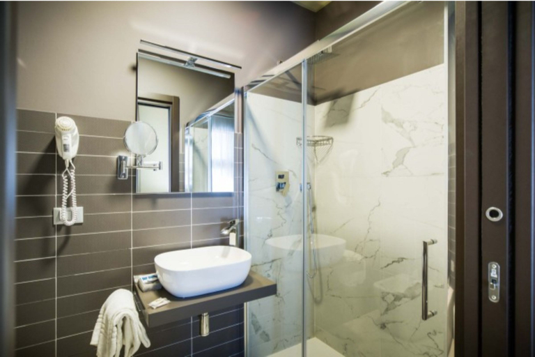 Bathroom 4, Hotel Aaron, Venezia