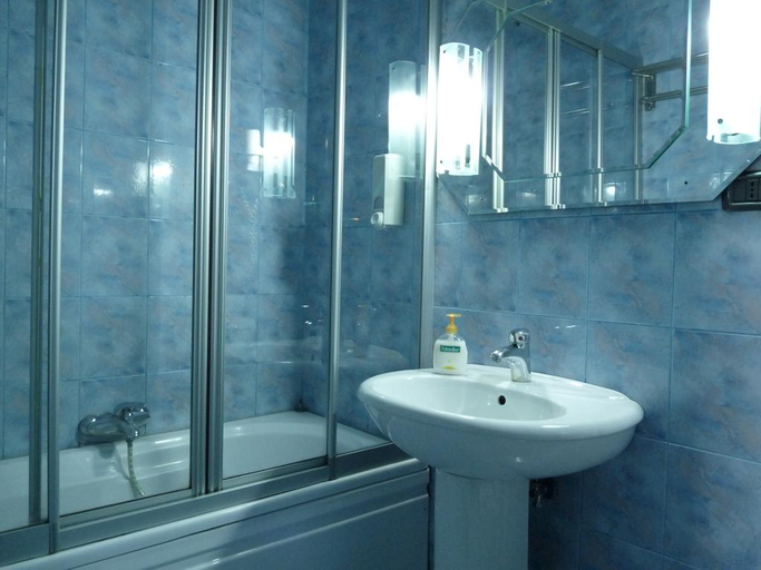 Bathroom, Hotel Elysee, Tiranës