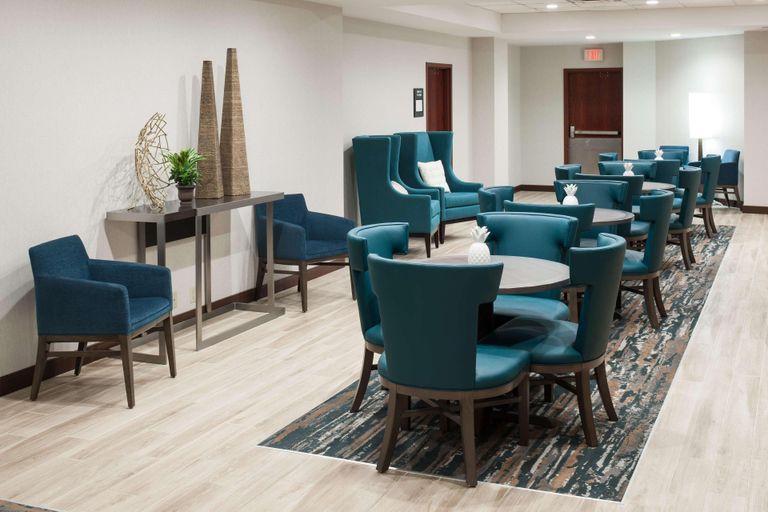 Food & Drinks 5, Hampton Inn St. Louis-Downtown (At the Gateway Arc, Saint Louis