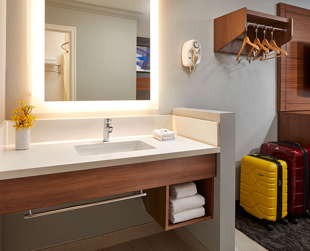 Bathroom 4, Studio Inn & Suites Downey, Los Angeles