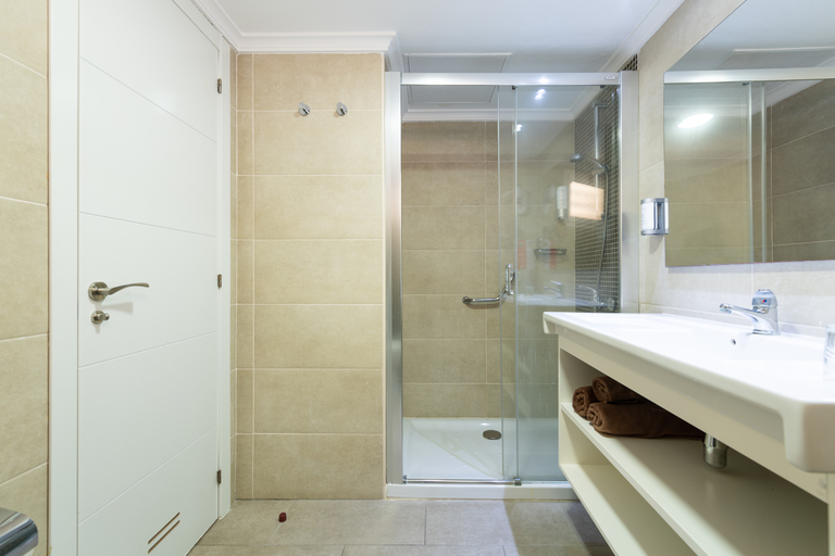 Bathroom 5, Holiday Club Vista Amadores, Las Palmas