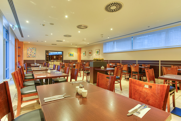 Food & Drinks 5, Titanic Comfort Kurfuerstendamm, Berlin