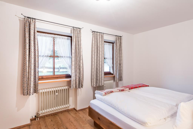 Bedroom 3, Novum Alpenhotel Bayerischer Hof, Traunstein