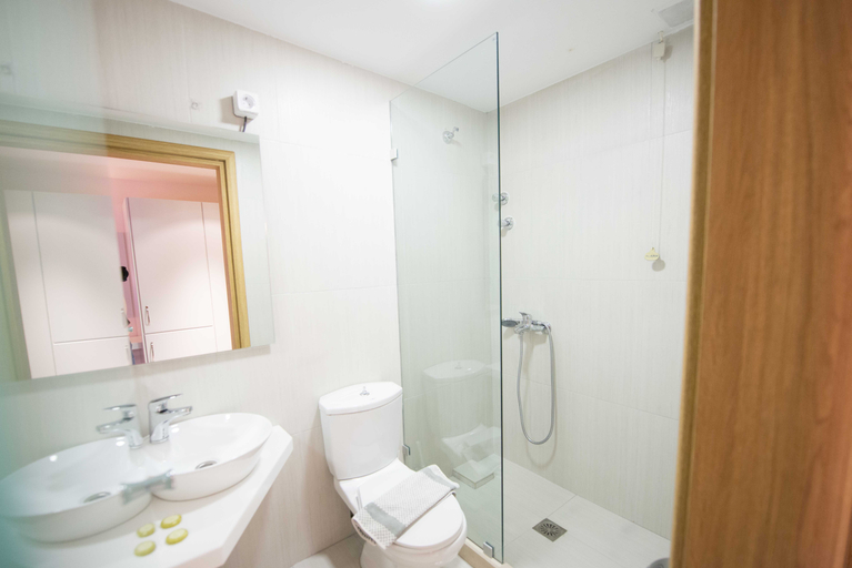 Bathroom 4, Silver Beach Hotel and Annexe Apartments, Ionian Islands