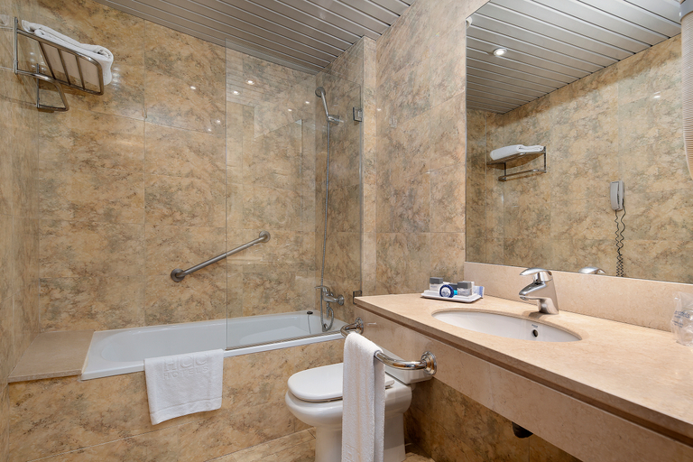 Bathroom 4, Hotel HCC MontBlanc, Barcelona