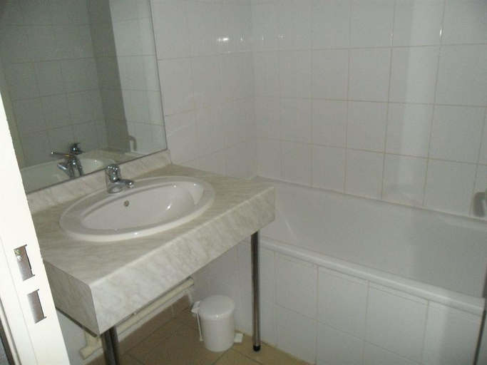 Bathroom 5, Nemea La Soulane, Hautes-Pyrénées