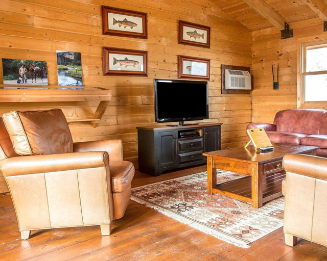 Public Area 2, Yellowstone Valley Lodge, Park