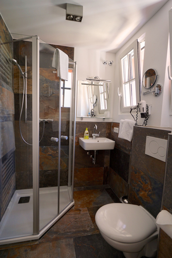 Bathroom 5, Pension-Gaststatte Paradies alle Zimmer mit Klimaanlage, Freiburg im Breisgau