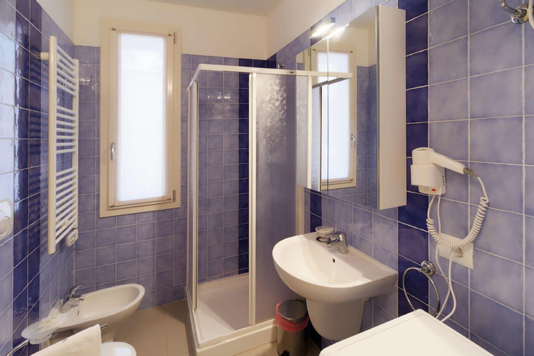 Bathroom 5, Residence Marina Salivoli, Livorno