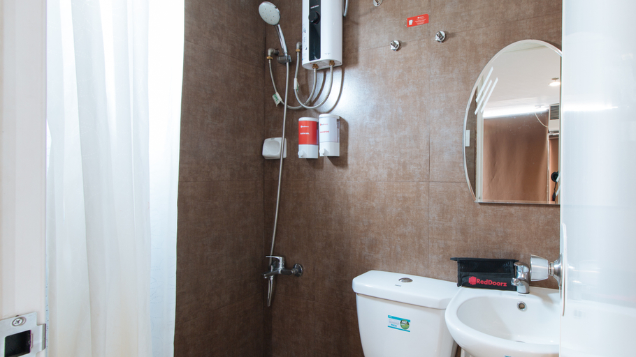 Bathroom, RedDoorz @ EDSA Pasay, Pasay City