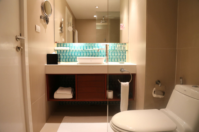 Bathroom 5, Radisson RED Phuket Patong Beach, Pulau Phuket