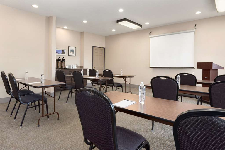 Country Inn & Suites Romeoville, Will