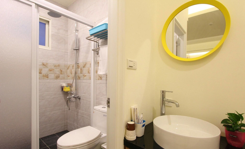 Bathroom 5, Shuiquan 19N, Pingtung