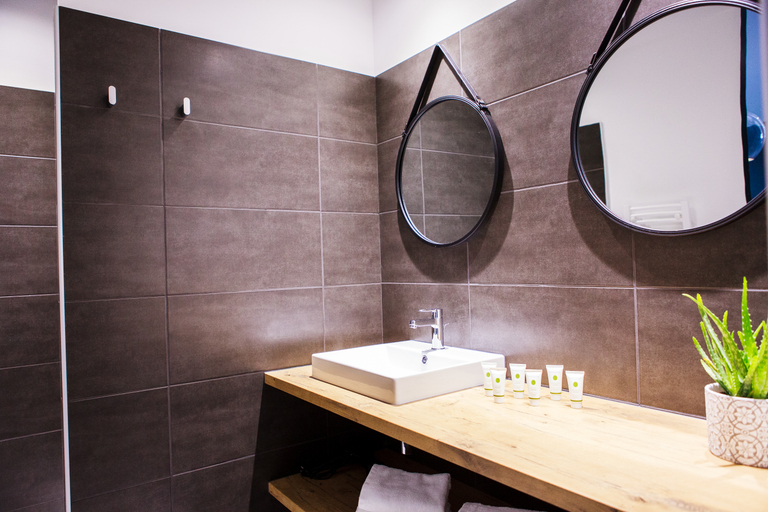 Bathroom 5, Château de Tauziès, The Originals Relais, Eure