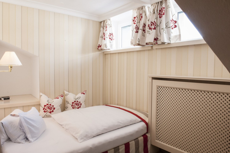 Bedroom 3, Hotel Albona Nova, Bludenz