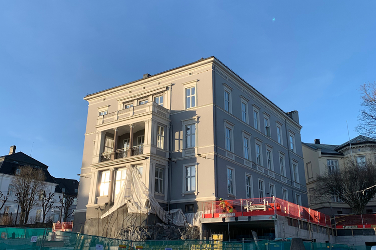 Exterior & Views